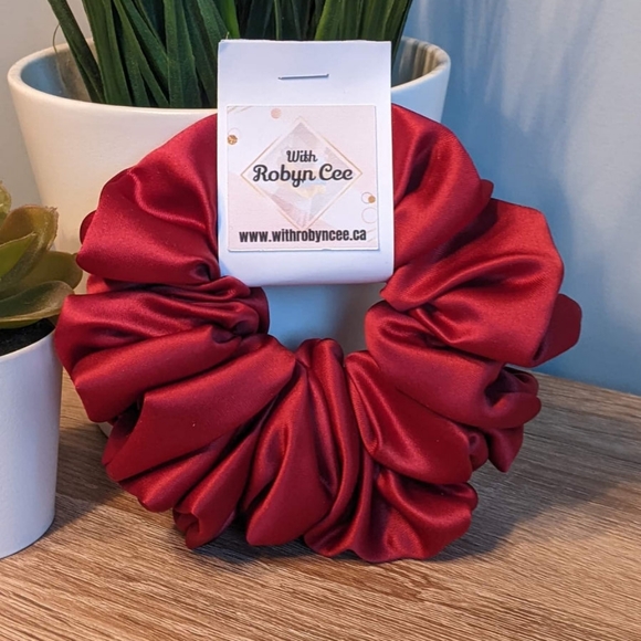 1 LUXE Red Handmade Scrunchie - Picture 1 of 2